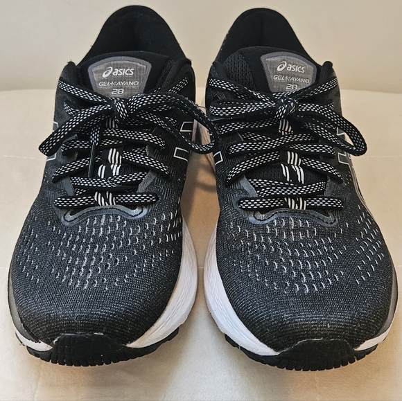 Asics womens gel kayano 28 sneakers size black and white - Main Image
